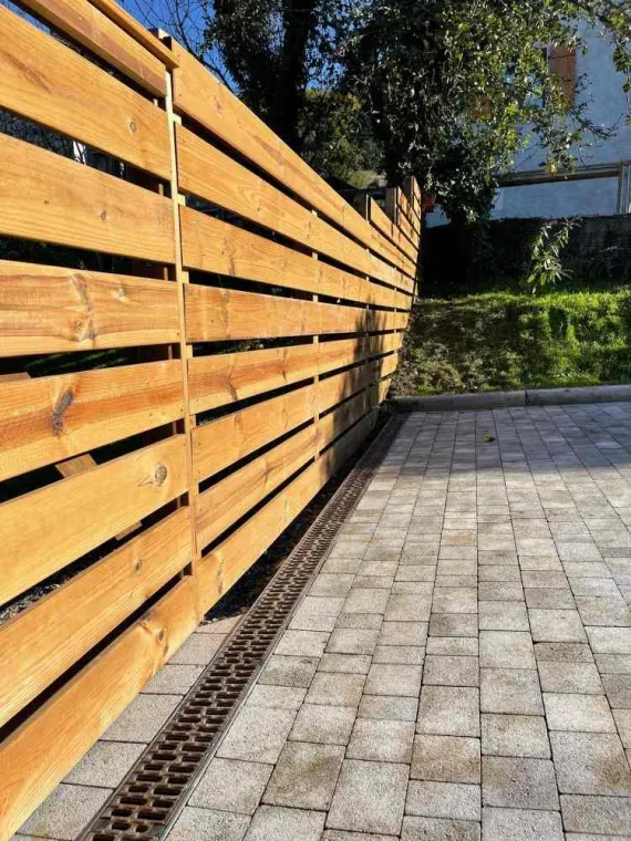 Réalisation d'une claustra en bois dans un jardin à Seynod, Annecy, TERR'PAYSAGE