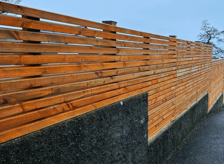 Optez pour une clôture en bois de douglas à Annecy, Annecy, TERR'PAYSAGE